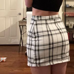 White and black plaid mini skirt
